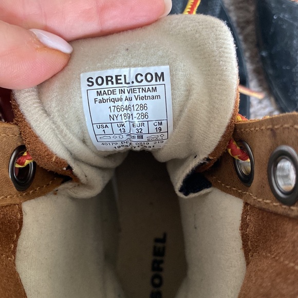 Sorel boots - Picture 5 of 5